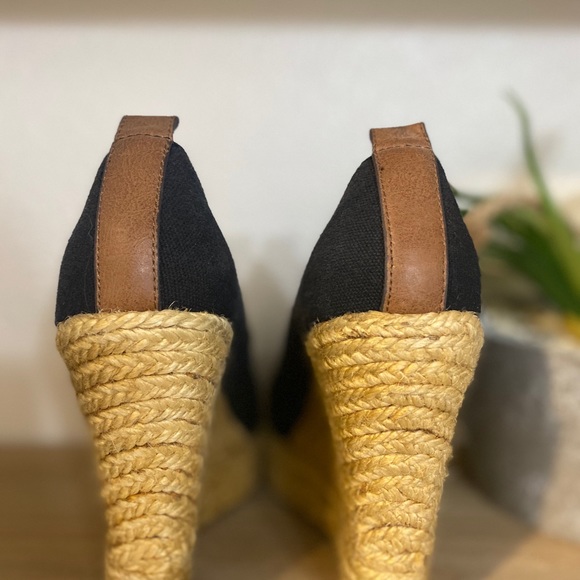 ALDO Wedges - Picture 4 of 11